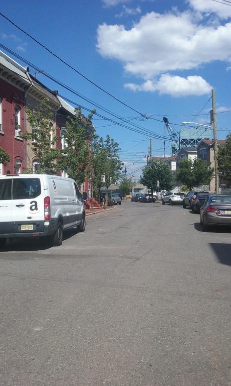 New York Homestay Ньюарк Экстерьер фото